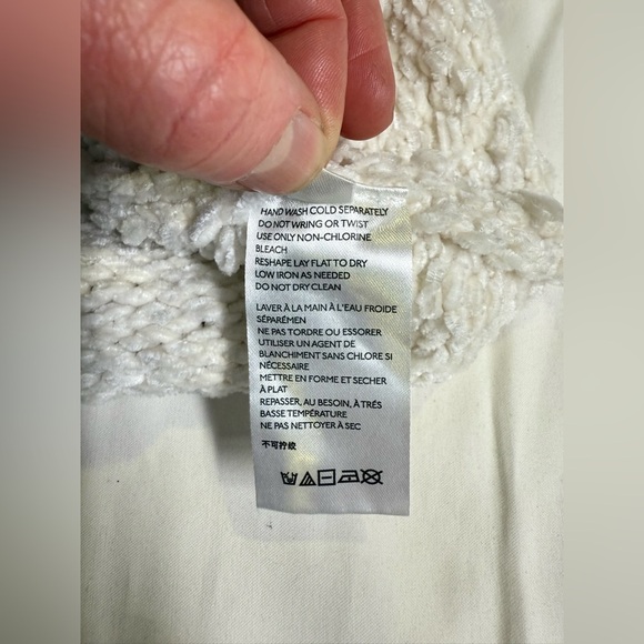 URBAN OUTFITTERS Ivory MILO Chenille distressed crop Sweater size M/L - Picture 12 of 14